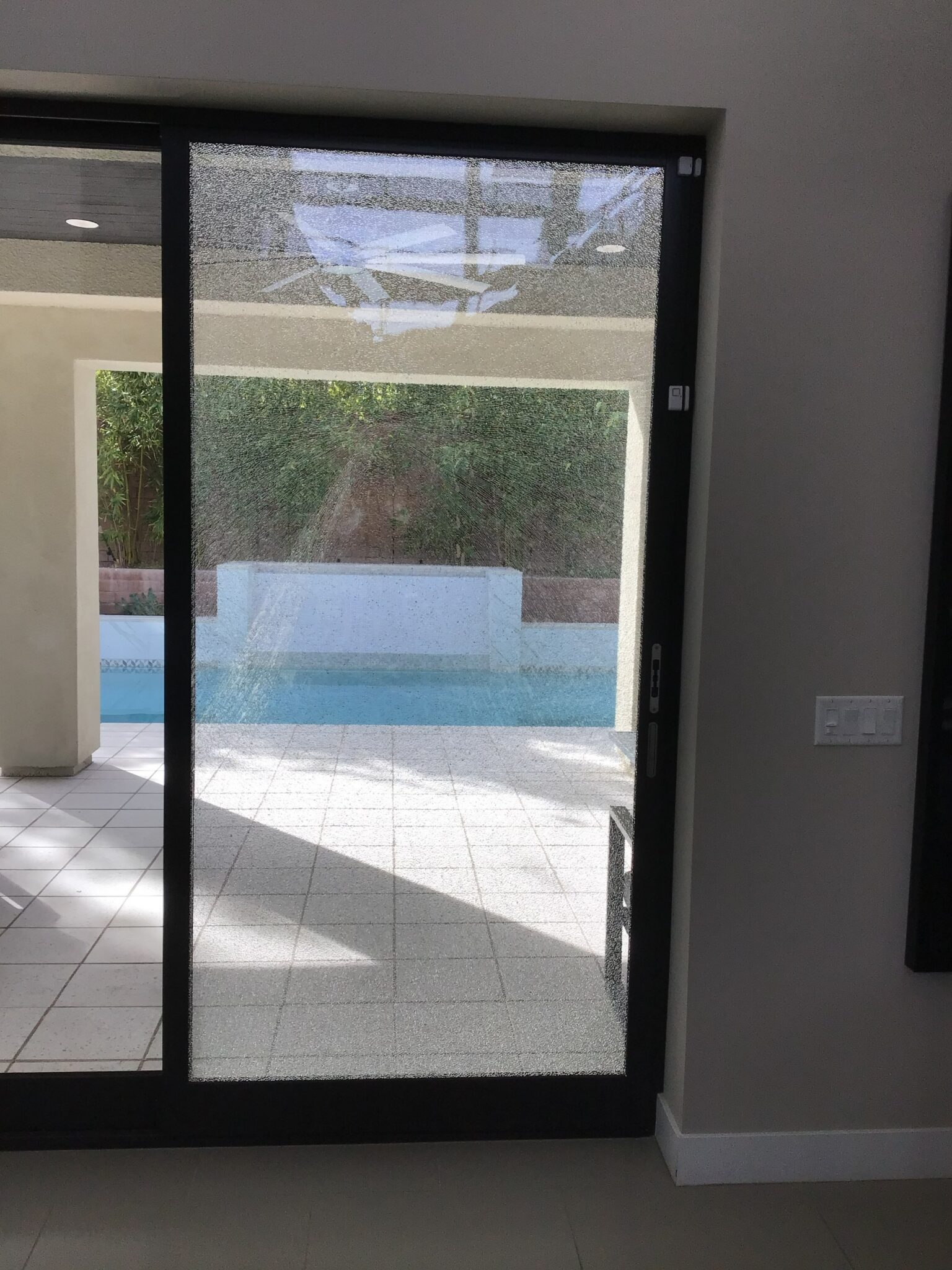A Las Vegas living room with a wall of sliding glass to the pool